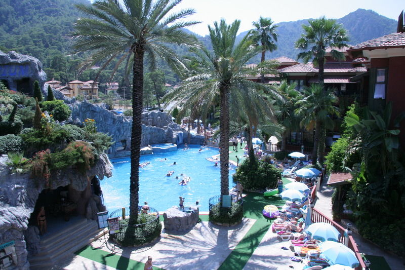 Grand Aquarium Apart İçmeler Dış mekan fotoğraf