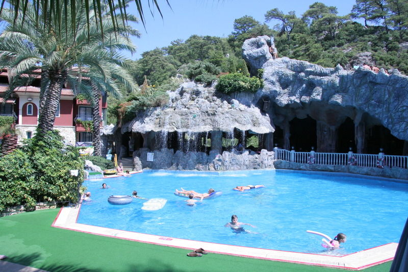 Grand Aquarium Apart İçmeler Dış mekan fotoğraf
