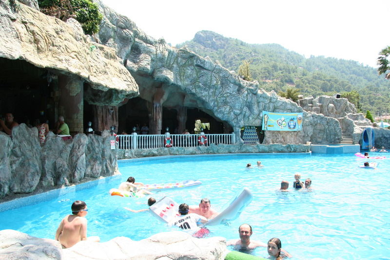 Grand Aquarium Apart İçmeler Dış mekan fotoğraf