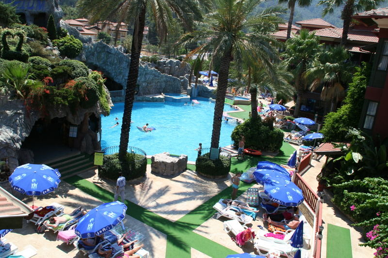 Grand Aquarium Apart İçmeler Dış mekan fotoğraf