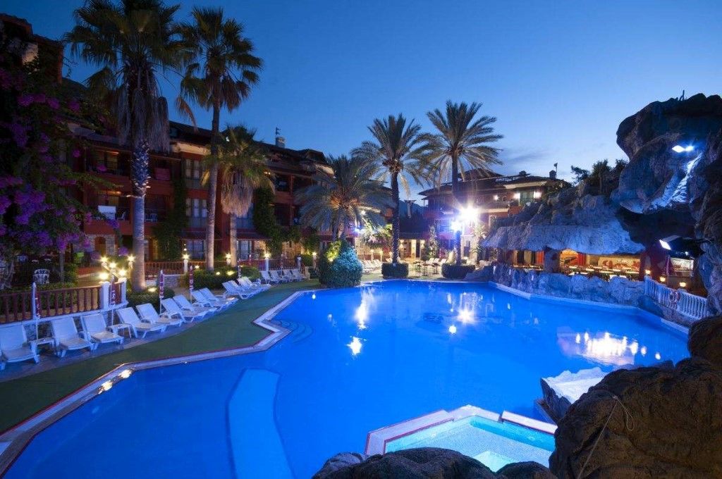 Grand Aquarium Apart İçmeler Dış mekan fotoğraf