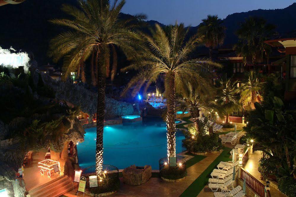 Grand Aquarium Apart İçmeler Dış mekan fotoğraf