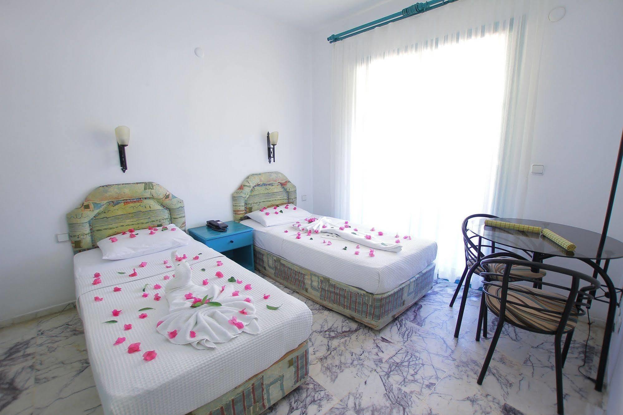 Grand Aquarium Apart İçmeler Dış mekan fotoğraf