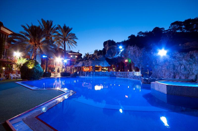 Grand Aquarium Apart İçmeler Dış mekan fotoğraf