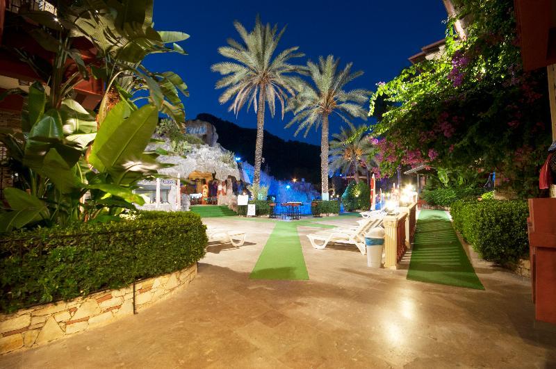 Grand Aquarium Apart İçmeler Dış mekan fotoğraf
